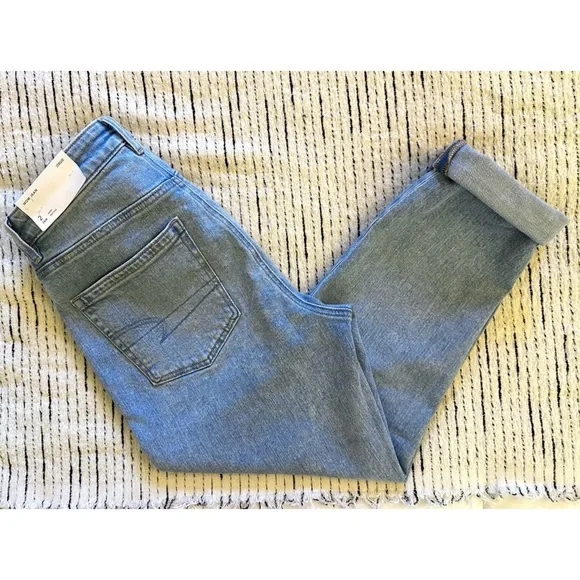 AE Strigid Mom Jean 2 Short Light Blue Breeze Wash NWT - Picture 6 of 10